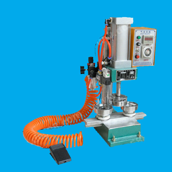 DCMA-007 Pneumatic Bagde Machine